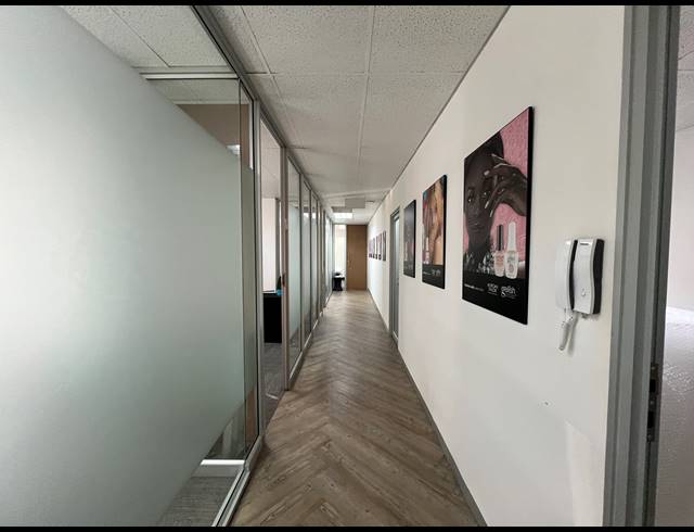 95M² OFFICE TO LET IN HYDE PARK